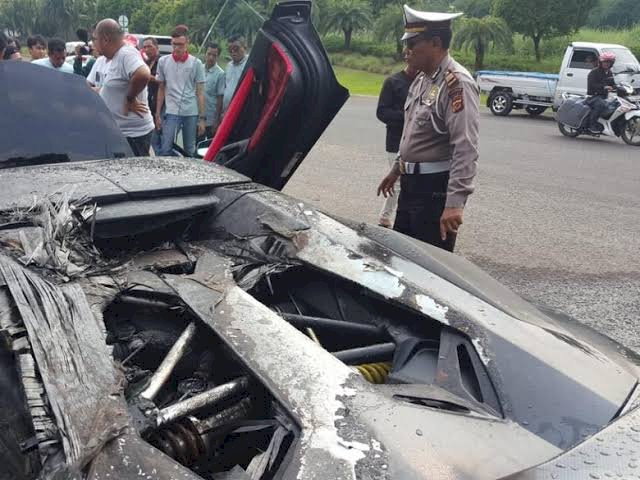 Begini Kronologis Mobil Lamborghini Raffi Ahmad Terbakar