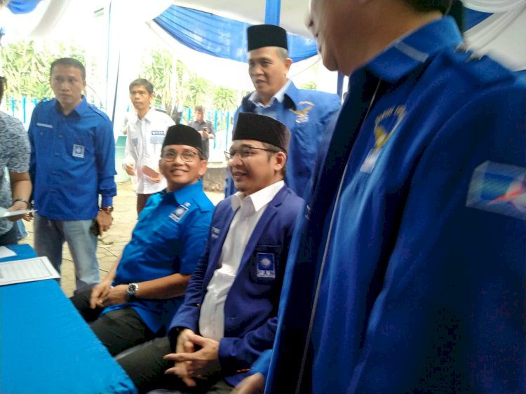 LUAR BIASA! H Bakri Balikin Berkas ke Demokrat Bawa Pasha Ungu