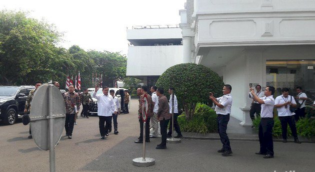 Prabowo dan Nadiem Ikuti Sidang Kabinet Perdana dengan Jokowi