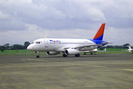 Pesawat Superjet Sukhoi Mendarat Darurat