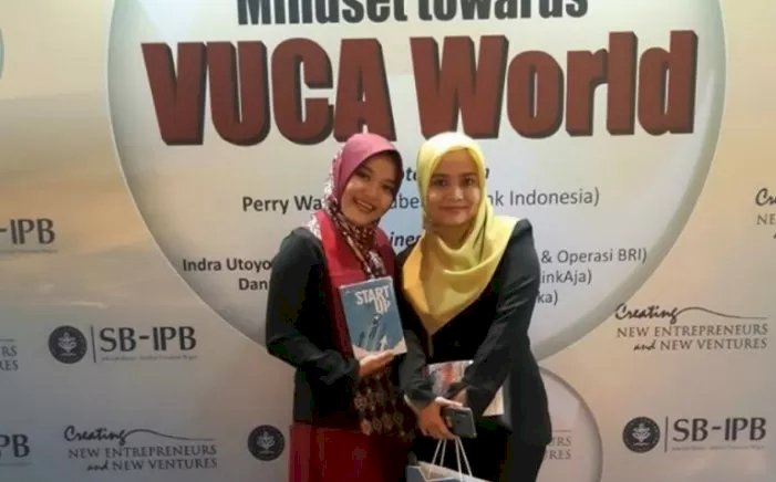 Tulis Buku "Start (to) Up, Wisudawan Terbaik SB-IPB Terinspirasi Bisnis Bagi Milenial