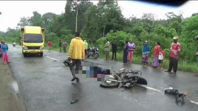 Dilindas Mobil, Pengendara Motor Tewas di Tempat