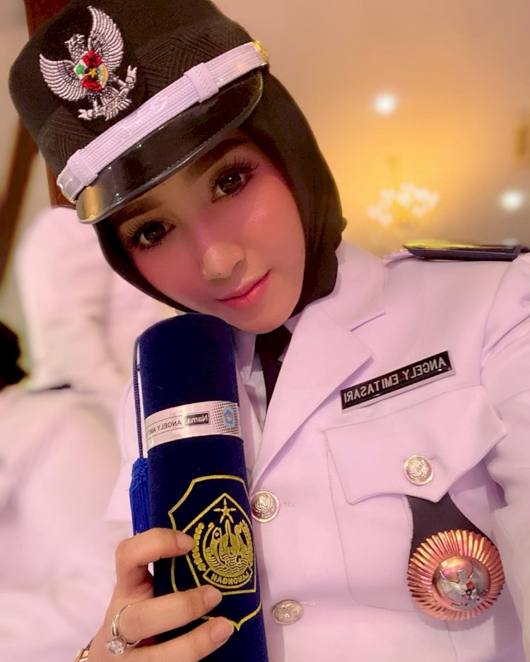 Pesona Mantan Biduan Cantik Ini Jadi Kades