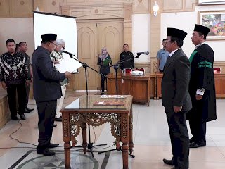 Sah!!! Wabup Sarolangun Lantik Efrianto Jadi Sekwan