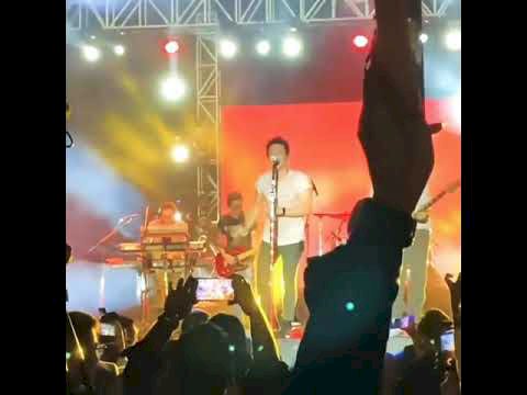 Ariel Noah Ajak Penonton di Ambon Bernostalgia