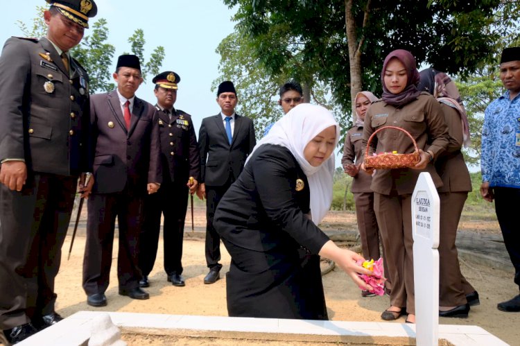 Masnah & BBS Ikuti Prosesi Tabur Bunga Peringatan Hari Pahlawan Pemkab Muarojambi