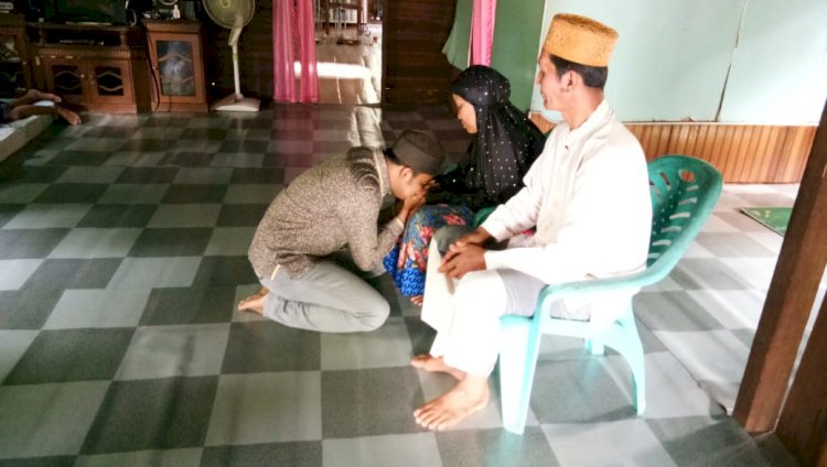 Sungkem ke Orangtua, Ahmad Jahfar Minta Doa Restu di Pilbup Tanjabbar