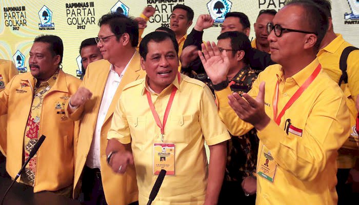 Contohkan Dekopin, Nurdin Halid Isyaratkan Airlangga Terpilih Aklamasi di Munas Golkar