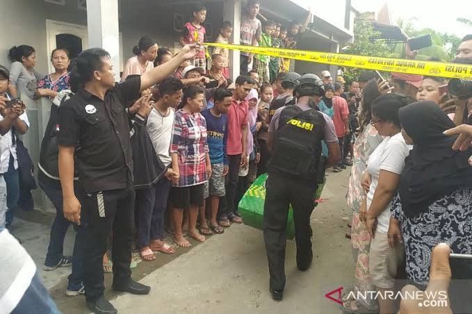 Polisi Bawa Empat Keluarga Terduga Bom Bunuh Diri, Tim Jibom Disiagakan di Rumah Pelaku