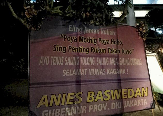 Poya Mothing Poya Haha Bahasa Anies Dalam Karangan Bunga, Bahasa Apa Ini?