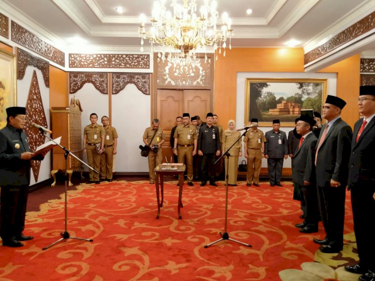 Ada Apa? Terkesan Ragu, Gubernur Fachrori Sempat Menjeda Proses Pelantikan & Masuk ke Ruangan Pribadi