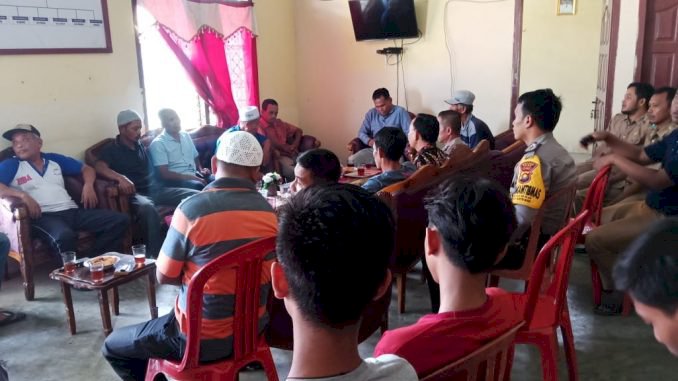 Heboh 6 Muda-mudi Kumpul Hingga Larut Malam di Dalam Rumah, Digerebek Warga dan Didenda Adat