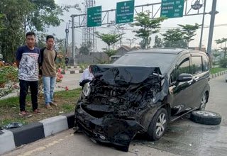 Gegara Mengelak Kucing Tiga Mobil Tabrakan Beruntun di Serang