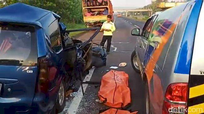 Tabrakan Maut Minibus di Tol Cipali, Enam Orang Tewas Mengenaskan