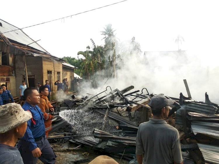 BREAKING NEWS!! Dua Unit Rumah Ludes Terbakar di Bungo