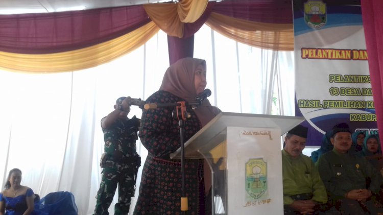 Kukuhkan 13 Kades Terpilih, Masnah: Baik-baik Membawa Diri