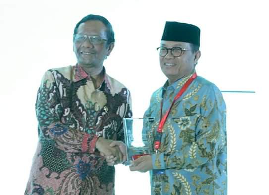 Gubernur Fachrori Dianugerahi Penghargaan Pembina Kabupaten dan Kota Peduli HAM