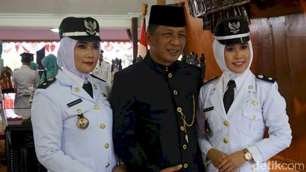 Dahsyat! Dua Istri Wabup Blitar yang Cantik Ini Dilantik Jadi Kades