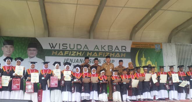 Walikota Jambi Wisudakan Ribuan Anak Penghafal Al-Quran