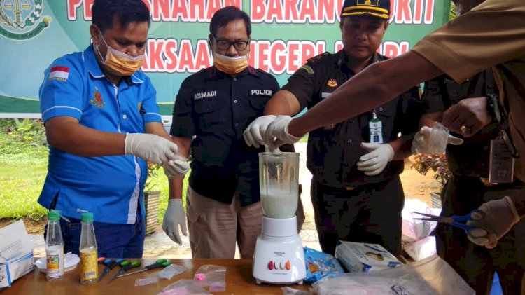 Kejari Jambi Musnahkan 1.470 Pil Ekstasi & Barang Bukti Narkoba