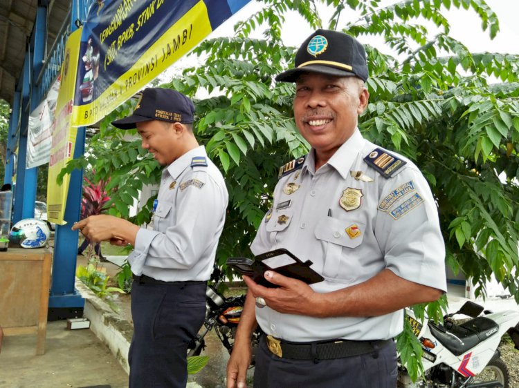 Truk Angkutan Barang Ogah Masuk Jembatan Timbang di Muarojambi, Ini Alasannya