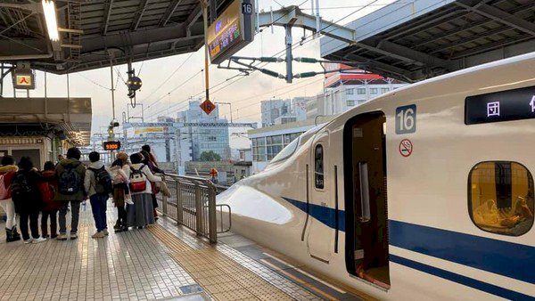 Viral, Kelakuan Wisatawan Indonesia Ini Bikin Kereta Shinkansen di Jepang Telat?