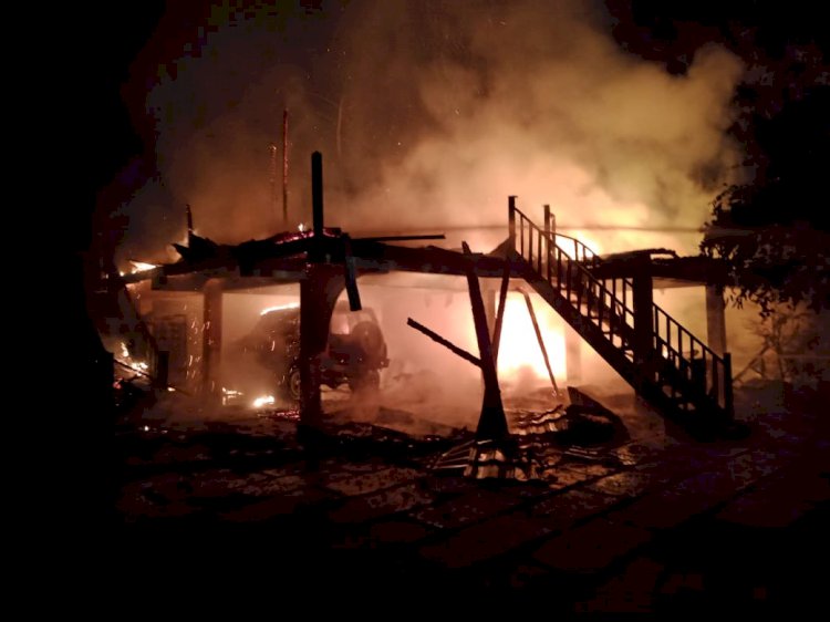 BREAKING NEWS! Rumah Jurnalis Kompas di Kumpeh Ulu Terbakar, Satu Mobil dan Tiga Motor Ludes