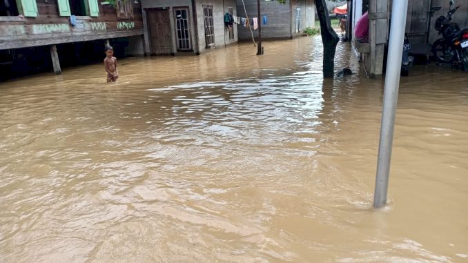 Desa Leban Bungo Jambi Alami Banjir, Kendaraan Tak Bisa Berjalan