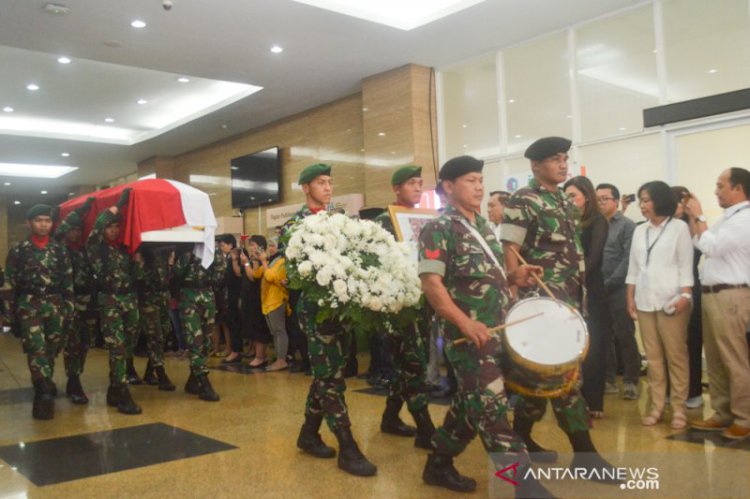 Menteri PPPA Lepas Jenazah Mien Sugandhi ke Makam Pahlawan Pahlawan Kalibata