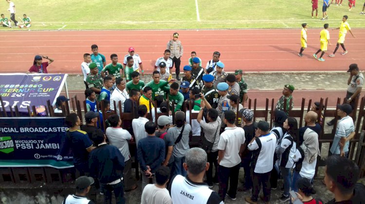 Pertandingan Pembuka Gubernur Cup Nyaris Ricuh, Kota Jambi dan Tanjab Barat Sayangkan Keputusan Wasit