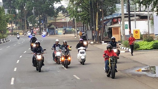 Mahasiswa FH UKI Gugat UU LLAJ ke MK, Bandingkan Jokowi Pakai Moge Tak Nyalakan Lampu