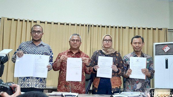 Wahyu Setiawan Resmi Mundur dari Komisioner KPU & Serahkan Surat ke Jokowi