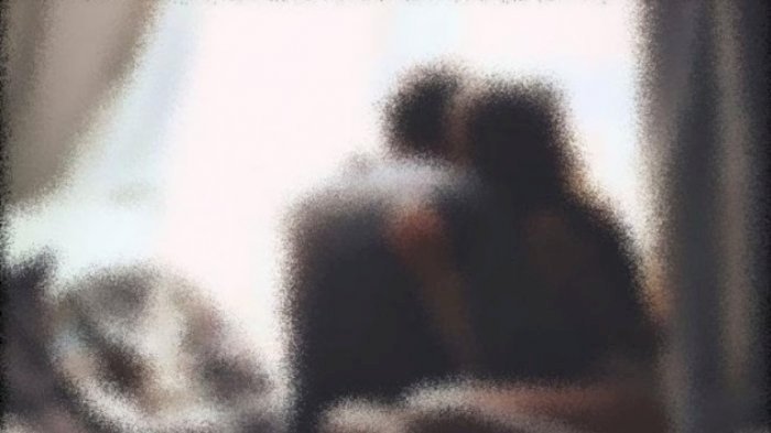 Pasangan Ini Kepergok Mesum dalam Mobil di Depan Masjid Agung Belopa Sulsel