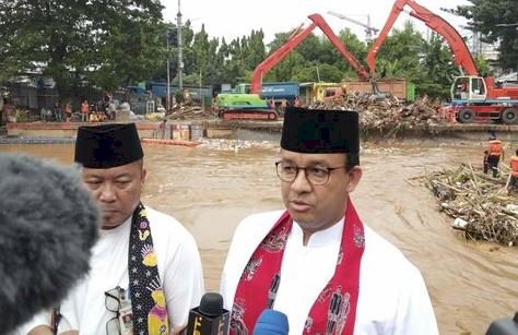 Netizen Sindir Kinerja Gubernur Anies Baswedan Melalui Tagar Soal Banjir dan Revitalisasi Monas