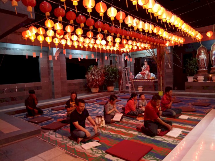 Semarak Lampion dan Warna Merah Tradisi Imlek Warga Tionghoa Jambi