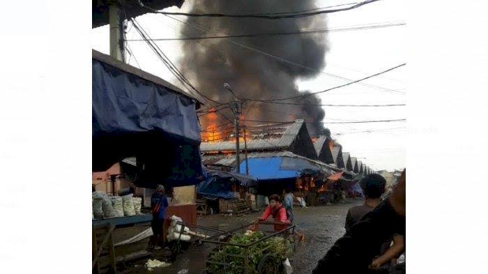 48 Lapak Pasar Sayur Caringin Terbakar Hebat