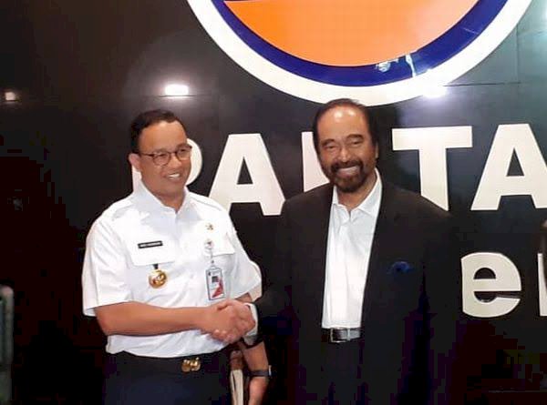 Paloh Puji Trotoar Program Gubernur Anies Baswedan Saat di Pantai Losari