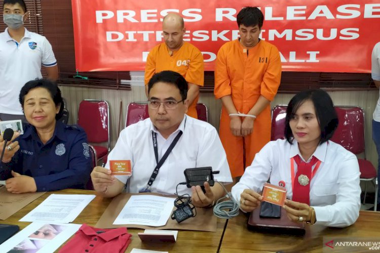 Polisi Tangkap Pelaku Skimming Bulgaria Bermodus 'Tap Cash e-Money' di Bali
