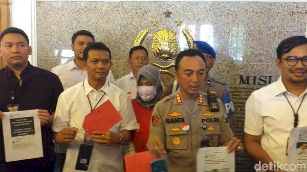 Zikria Hina Risma, Lantaran Gubernur Anies Sering Dibully Netizen