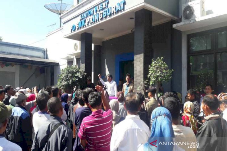 Ratusan Nasabah Geruduk BKK Pringsurat: Kembalikan Uang Rakyat, Jangan Tunggu Rakyat Marah!