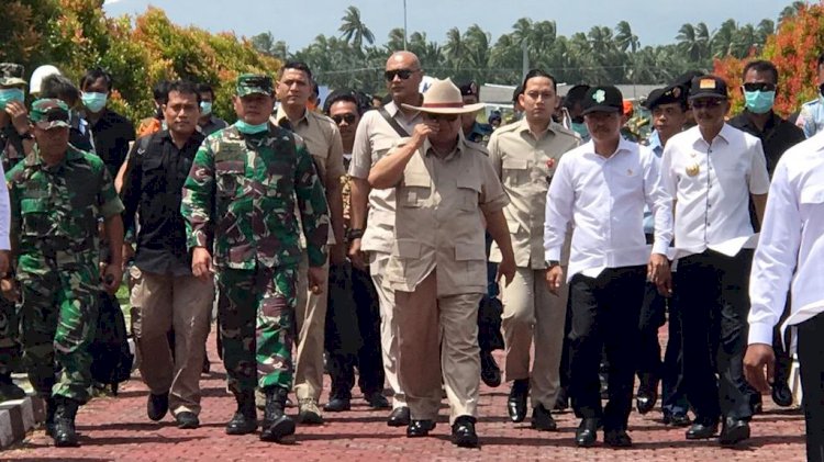 Cool! Menhan Prabowo Kunjungi Lokasi Observasi Natuna Tak Gunakan Masker