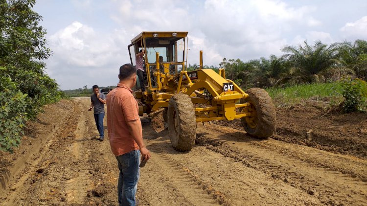 Jalan Panti-Lubuk Resam Sarolangun Diperbaiki Pemilik Proyek Irigasi Paket Tiga