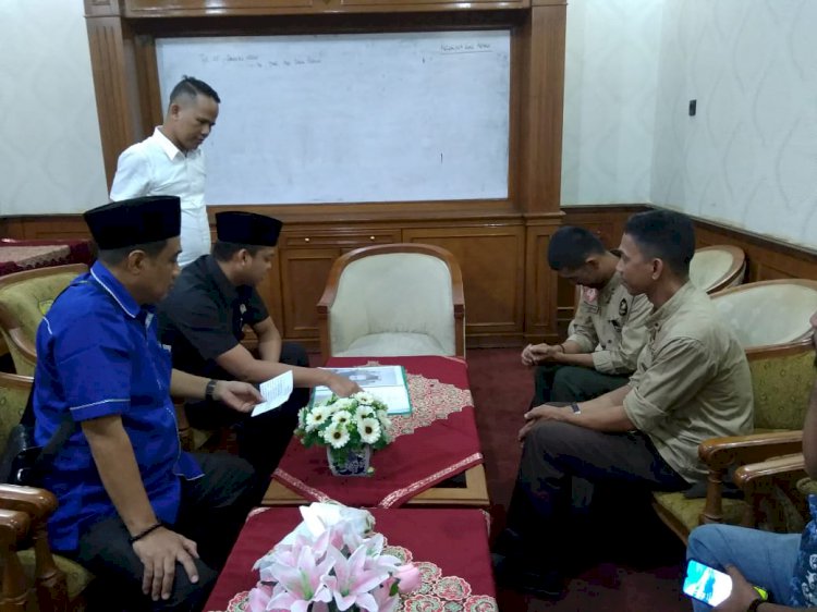 Keliling Indonesia, Dua Penderita Tunarungu Ini Disambut Ketua DPRD Muarojambi