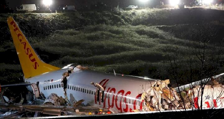 Pesawat Boeing Pegasus Airlines Kecelakaan Terbelah Tiga Bagian