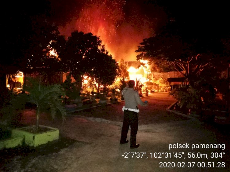 Tengah Malam, Bangunan SMA N 8 Merangin Ludes Terbakar