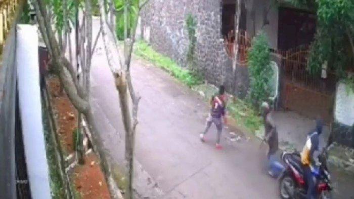 Viral, Aksi ABG Depok Ini Duel Dua Begal Bercelurit