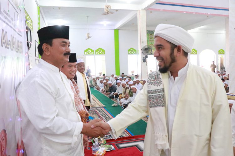 Hadiri Haul di Pembengis, Wabup Amir Ajak Masyarakat Teladani Para Ulama