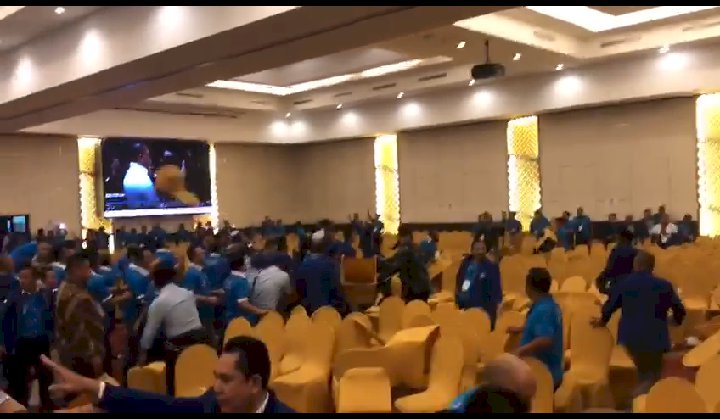 Kongres PAN Rusuh, Peserta Saling Lempar Kursi