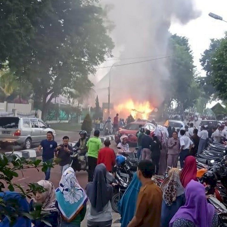 Warung Manisan Terbakar di Sungai Putri Kota Jambi, Siswa SMK N 4 Berhamburan Keluar