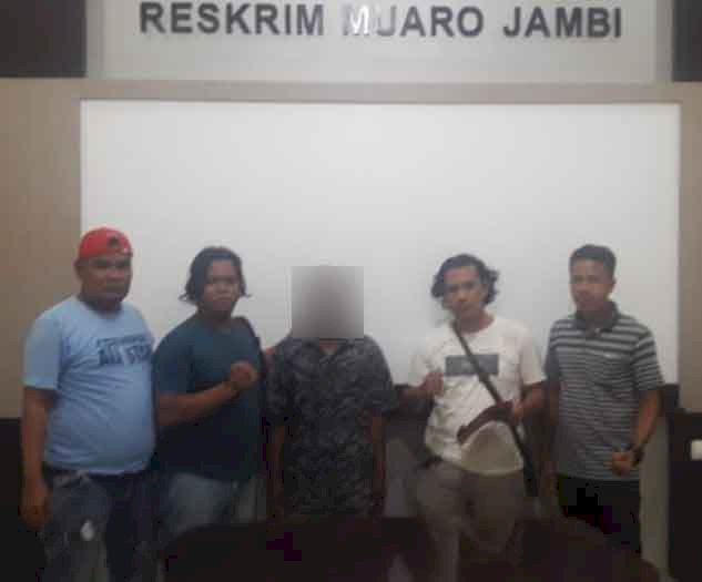 Ayah di Muarojambi Pukul, Siksa Lalu Perkosa Anak Tirinya di Kebun Sawit